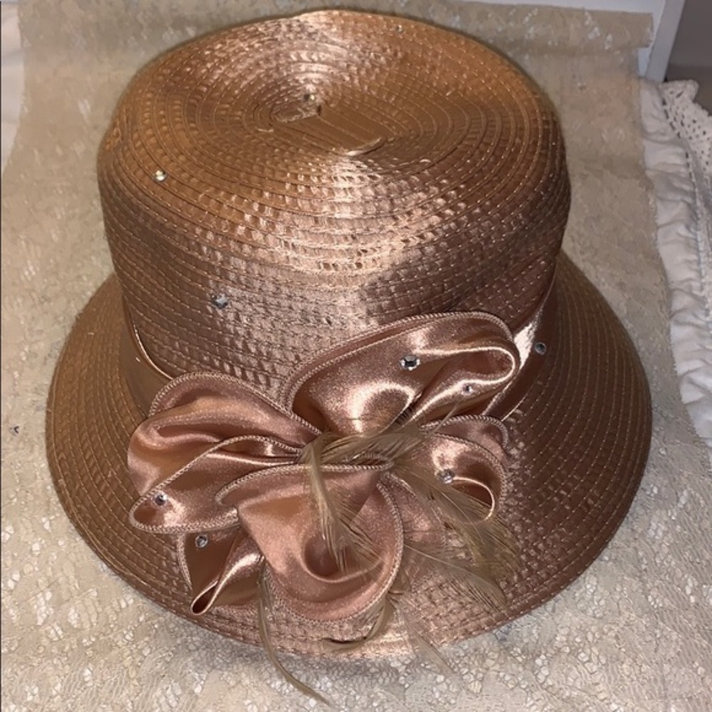 Swan Hat Vintage 6 inches high 7 head